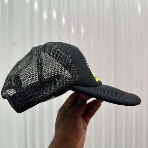 Magen Buys Trucker hat - Picture 3 of 6